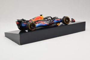 Red Bull RB19 #1 M. Verstappen Oracle Red Bull Racing United States Grand Prix Winner World Champion 2023 Minichamps 1:18 113 - nuotrauka 3 iš 7