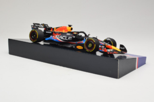 Red Bull RB19 #1 M. Verstappen Oracle Red Bull Racing United States Grand Prix Winner World Champion 2023 Minichamps 1:18 113 - nuotrauka 4 iš 7