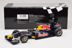 Red Bull RB7 Renault #1 S. Vettel Red Bull Racing Showcar 2011 Minichamps 1:18 110110071-1 Metalas - nuotrauka 6 iš 7