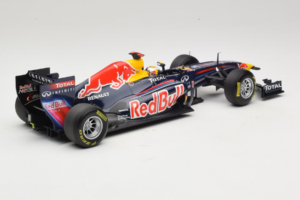 Red Bull RB7 Renault #1 S. Vettel Red Bull Racing World Champion 2011 Minichamps 1:18 110110001 Metalas - nuotrauka 2 iš 6