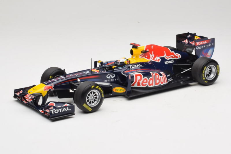 Red Bull RB7 Renault #1 S. Vettel Red Bull Racing World Champion 2011 Minichamps 1:18 110110001 Metalas