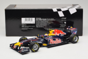 Red Bull RB7 Renault #2 M. Webber Red Bull Racing Showcar 2011 Minichamps 1:18 110110002 Metalas - nuotrauka 6 iš 7