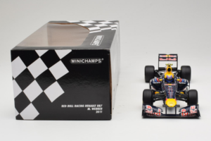 Red Bull RB7 Renault #2 M. Webber Red Bull Racing Showcar 2011 Minichamps 1:18 110110002 Metalas - nuotrauka 7 iš 7
