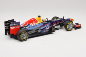 Red Bull RB9 Renault #2 M. Webber Infiniti Red Bull Racing Showcar 2013 Minichamps 1:18 110130072 Metalas - nuotrauka 2 iš 6
