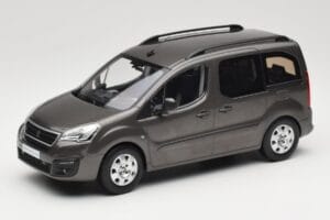 Renault Juvaquatre Break 300 kg Dramblio Kaulo Norev 1:18 185260 Metalas