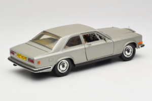 Rolls-Royce Camargue Sidabrinis Diamond Edition Bburago 1:18 3001-M3 Metalas - nuotrauka 3 iš 8