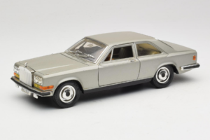 Rolls-Royce Camargue Sidabrinis Diamond Edition Bburago 1:18 3001-M3 Metalas