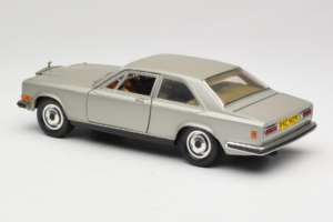 Rolls-Royce Camargue Sidabrinis Diamond Edition Bburago 1:18 3001-M3 Metalas - nuotrauka 7 iš 8