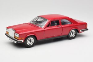 Rolls-Royce Camargue Raudonas Bburago 1:22 3001 Metalas