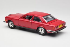 Rolls-Royce Camargue Raudonas Bburago 1:22 3001 Metalas - nuotrauka 7 iš 8