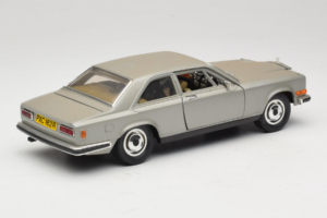 Rolls-Royce Camargue Sidabrinis Bburago 1:18 3001-M2 Metalas - nuotrauka 3 iš 8
