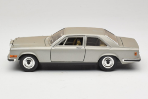 Rolls-Royce Camargue Sidabrinis Bburago 1:18 3001-M2 Metalas - nuotrauka 4 iš 8