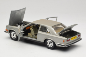 Rolls-Royce Camargue Sidabrinis Bburago 1:18 3001-M2 Metalas - nuotrauka 5 iš 8