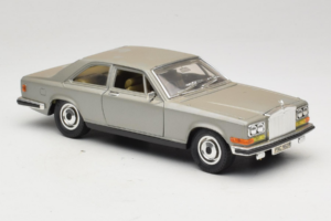 Rolls-Royce Camargue Sidabrinis Bburago 1:18 3001-M2 Metalas - nuotrauka 6 iš 8