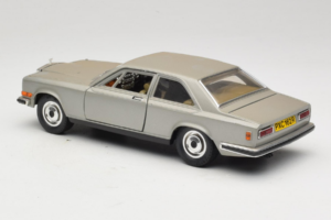 Rolls-Royce Camargue Sidabrinis Bburago 1:18 3001-M2 Metalas - nuotrauka 7 iš 8