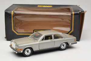 Rolls-Royce Camargue Sidabrinis Bburago 1:18 3001-M2 Metalas - nuotrauka 8 iš 8