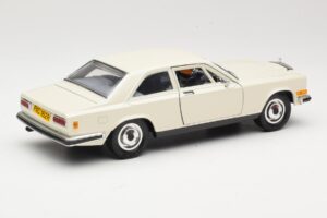 Rolls-Royce Camargue Baltas Bburago 1:22 3001-M1 Metalas - nuotrauka 2 iš 8
