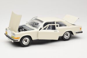 Rolls-Royce Camargue Baltas Bburago 1:22 3001-M1 Metalas - nuotrauka 3 iš 8