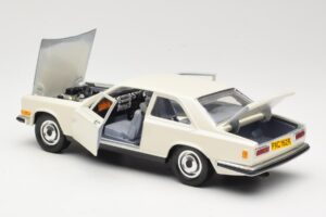 Rolls-Royce Camargue Baltas Bburago 1:22 3001-M1 Metalas - nuotrauka 5 iš 8