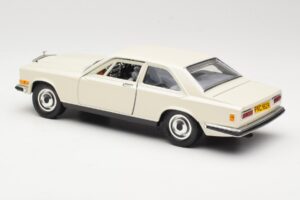 Rolls-Royce Camargue Baltas Bburago 1:22 3001-M1 Metalas - nuotrauka 7 iš 8