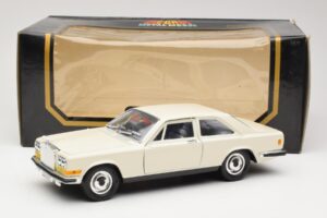 Rolls-Royce Camargue Baltas Bburago 1:22 3001-M1 Metalas - nuotrauka 8 iš 8