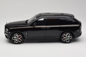 Rolls-Royce Cullinan Juodas Su Gold Coachline & Shadow Wheels OEM 1:18 028-15A Metalas - nuotrauka 4 iš 8