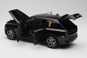 Rolls-Royce Cullinan Juodas Su Gold Coachline & Shadow Wheels OEM 1:18 028-15A Metalas - nuotrauka 5 iš 8