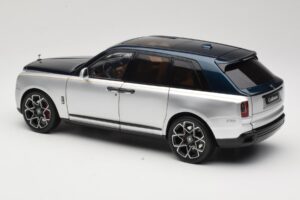 Rolls-Royce Cullinan Mėlynas & Sidabras Dviejų Spalvų OEM 1:18 028-16B Metalas - nuotrauka 7 iš 8