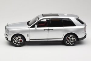 Rolls-Royce Cullinan Sidabrinis Su Shadow Wheels OEM 1:18 028-16A Metalas - nuotrauka 4 iš 8