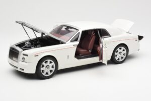 Rolls-Royce Phantom Coupe English Baltas Sidabrinis Kyosho 1:18 08861EW Metalas - nuotrauka 2 iš 8