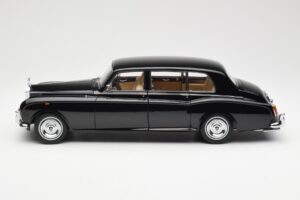 Rolls-Royce Phantom VI EWB Juodas Kyosho 1:18 08905BK Metalas - nuotrauka 4 iš 8