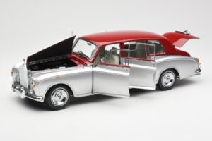 Rolls-Royce Phantom VI Sidabras Raudonas Kyosho 1:18 08905SR Metalas - nuotrauka 2 iš 8