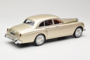 Rolls-Royce Silver Cloud III Flying Spur H.J. Mulliner Auksinis MCG 1:18 MCG18058 Metalas - nuotrauka 2 iš 6