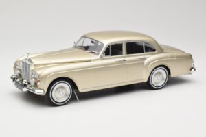 Rolls-Royce Silver Cloud III Flying Spur H.J. Mulliner Auksinis MCG 1:18 MCG18058 Metalas