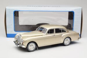 Rolls-Royce Silver Cloud III Flying Spur H.J. Mulliner Auksinis MCG 1:18 MCG18058 Metalas - nuotrauka 6 iš 6