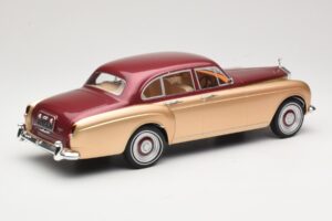 Rolls-Royce Silver Cloud III Flying Spur H.J. Mulliner Raudonas & Auksinis MCG 1:18 MCG18132 Metalas - nuotrauka 2 iš 6