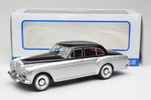 Rolls-Royce Silver Cloud III Mulliner Sidabrinis & Juodas MCG 1:18 MCG18128 Metalas - nuotrauka 6 iš 6