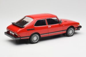 Saab 900 GL Raudonas MCG 1:18 MCG18340 Metalas - nuotrauka 3 iš 6