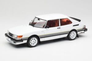 Saab 900 Turbo Baltas MCG 1:18 MCG18339 Metalas