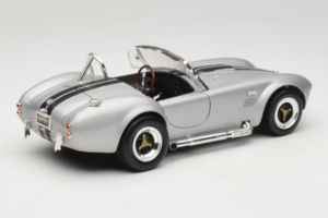Shelby Cobra 427S/C Sidabrinis Su Juodomis Juostomis Road Signature 1:18 92058 Metalas - nuotrauka 3 iš 8