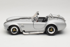 Shelby Cobra 427S/C Sidabrinis Su Juodomis Juostomis Road Signature 1:18 92058 Metalas - nuotrauka 4 iš 8
