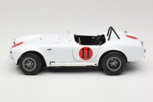 Shelby Cobra 427 S/C Baltas Auto World 1:18 AWSS104 Metalas - nuotrauka 4 iš 8