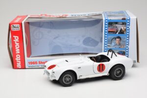 Shelby Cobra 427 S/C Baltas Auto World 1:18 AWSS104 Metalas - nuotrauka 8 iš 8