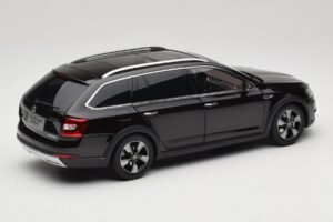 Skoda Octavia Mk4 Combi Ruda Paudi Model 1:18 ZMR000005BRA Metalas - nuotrauka 3 iš 8