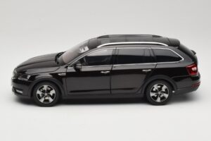 Skoda Octavia Mk4 Combi Ruda Paudi Model 1:18 ZMR000005BRA Metalas - nuotrauka 4 iš 8