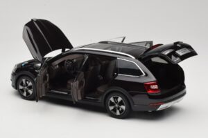 Skoda Octavia Mk4 Combi Ruda Paudi Model 1:18 ZMR000005BRA Metalas - nuotrauka 5 iš 8