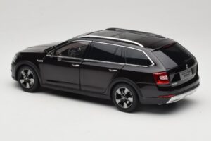 Skoda Octavia Mk4 Combi Ruda Paudi Model 1:18 ZMR000005BRA Metalas - nuotrauka 7 iš 8