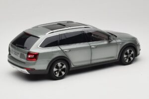 Skoda Octavia Mk4 Combi Žalias Paudi Model 1:18 ZMR000005GRU Metalas - nuotrauka 3 iš 8