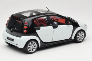 Smart Forfour Baltas Kyosho 1:18 0019141V001C01Q00 Metalas - nuotrauka 3 iš 8
