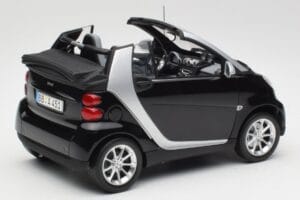Smart Fortwo Kabrioletas W451 Juodas & Sidabrinis Minichamps 1:18 Q0022566V001C18Q00 Metalas - nuotrauka 3 iš 8